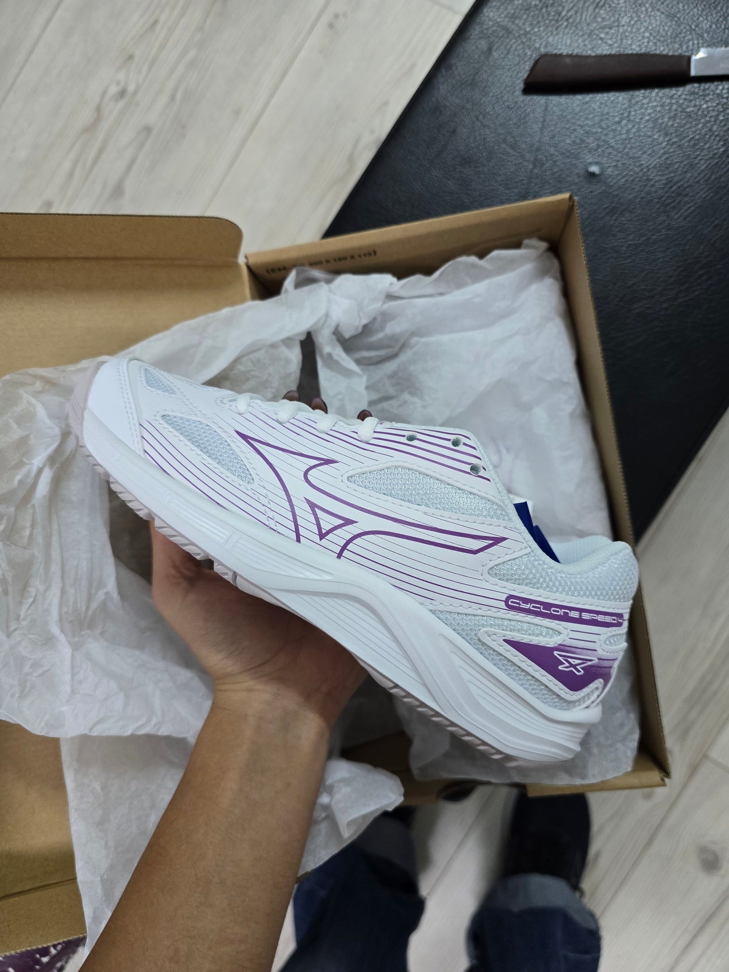 WAVE CYCLONE 4-Mizuno Indoor